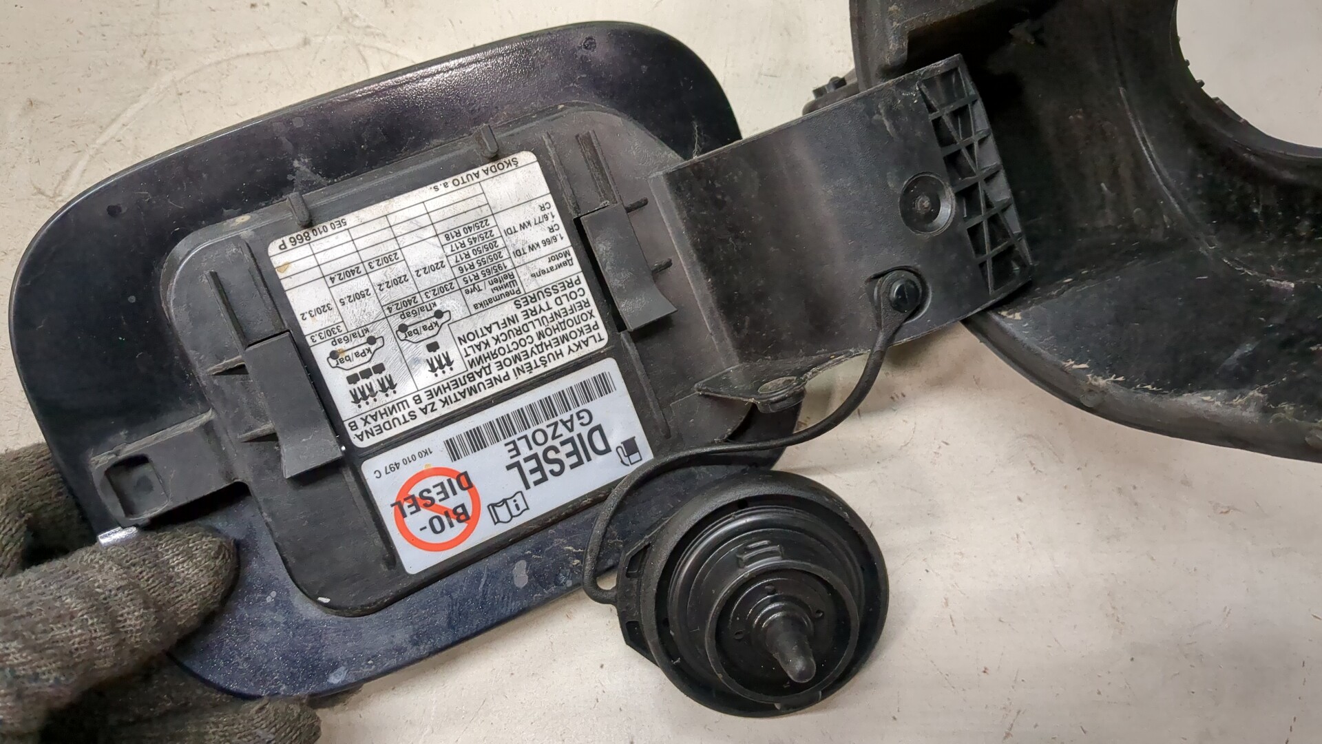 Лючок бензобака