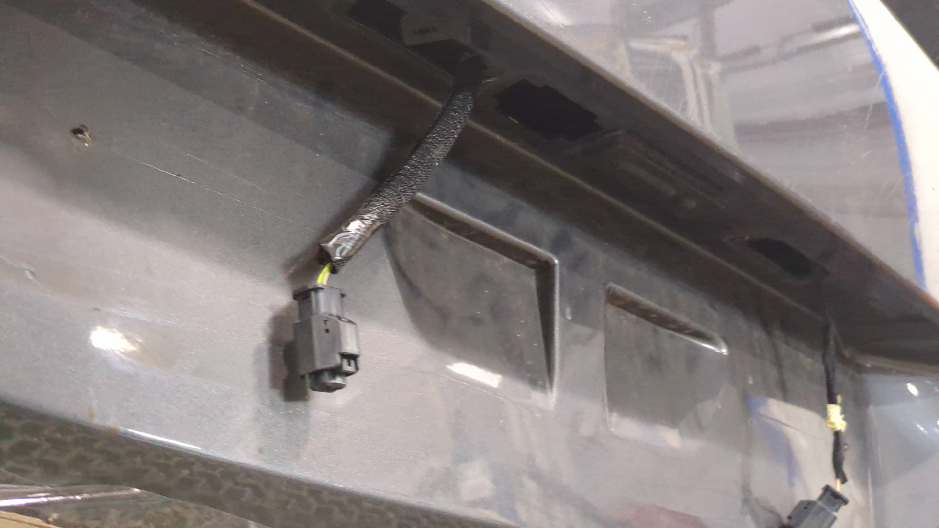 Дверь багажника