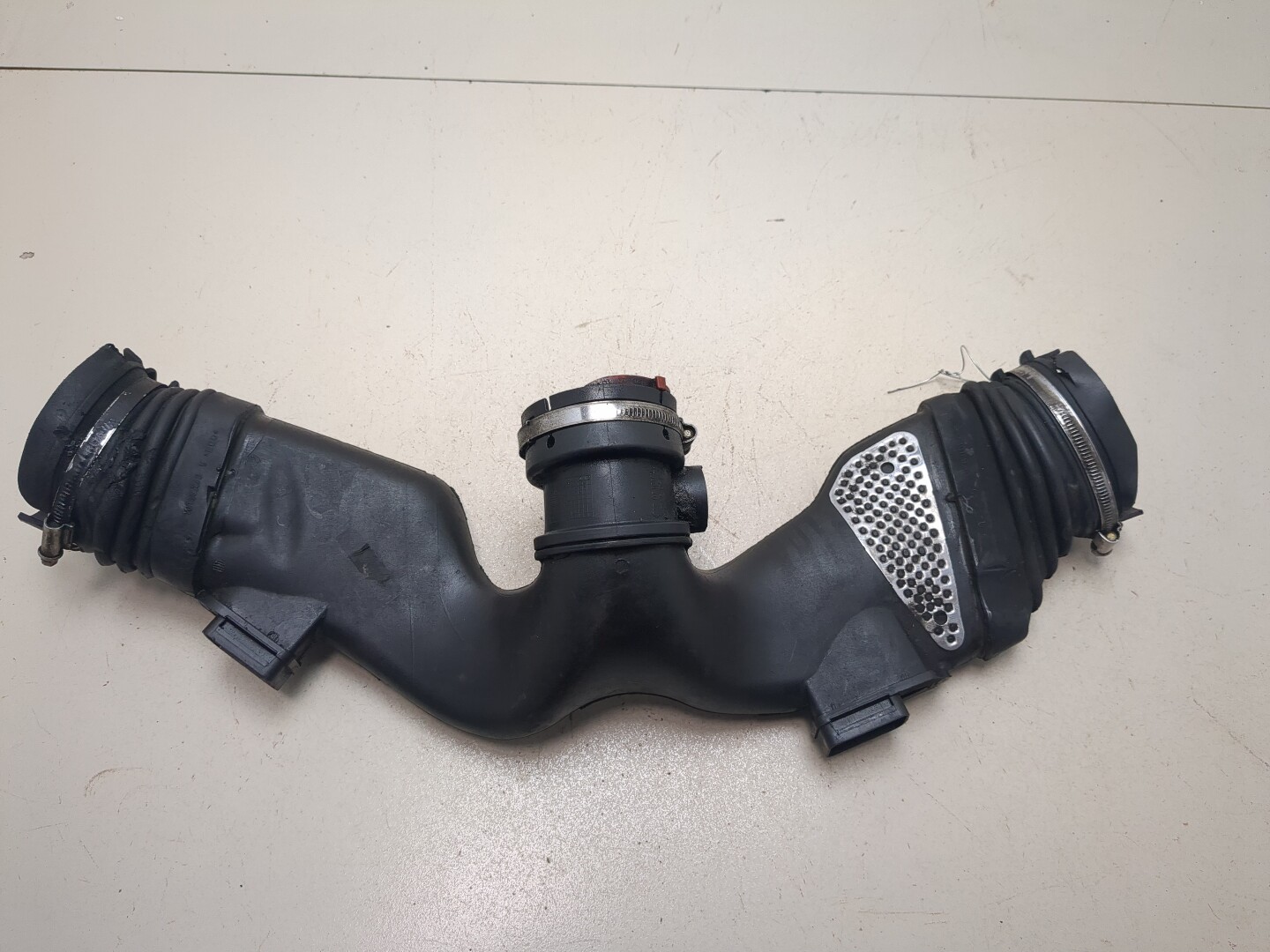 Патрубок воздушного фильтра