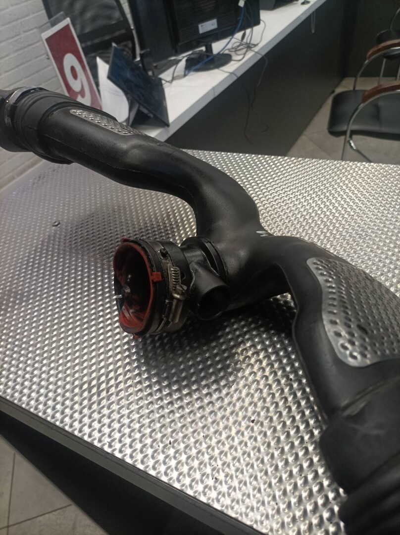 Патрубок воздушного фильтра