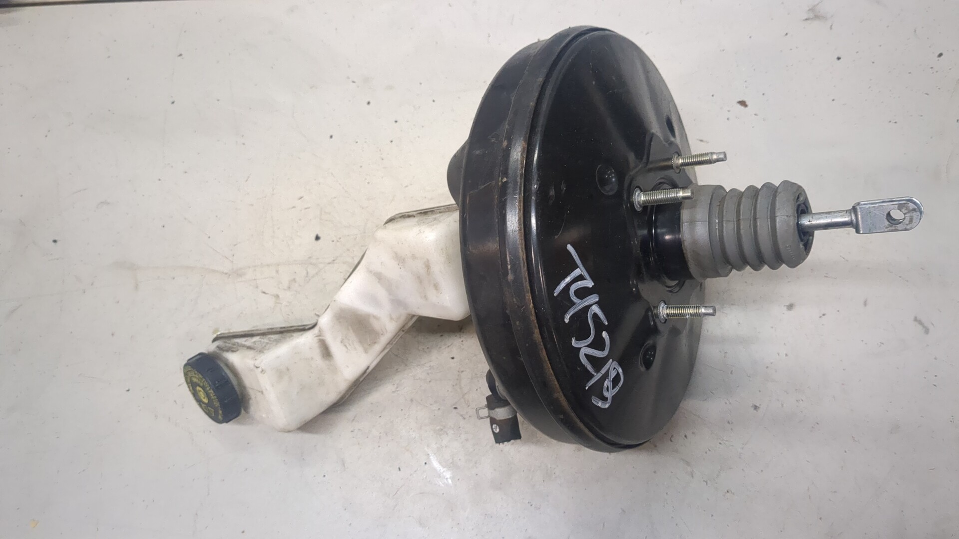 Цилиндр тормозной главный