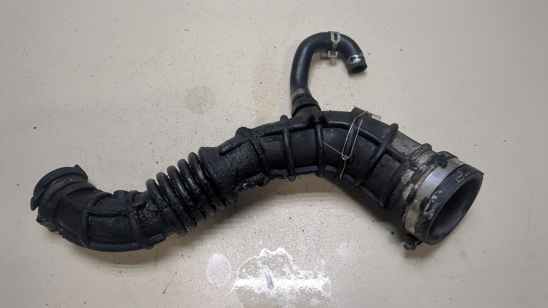 Патрубок воздушного фильтра