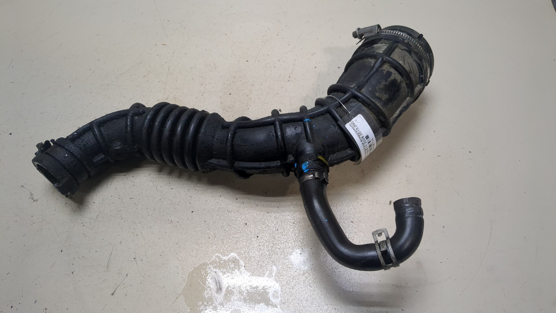 Патрубок воздушного фильтра