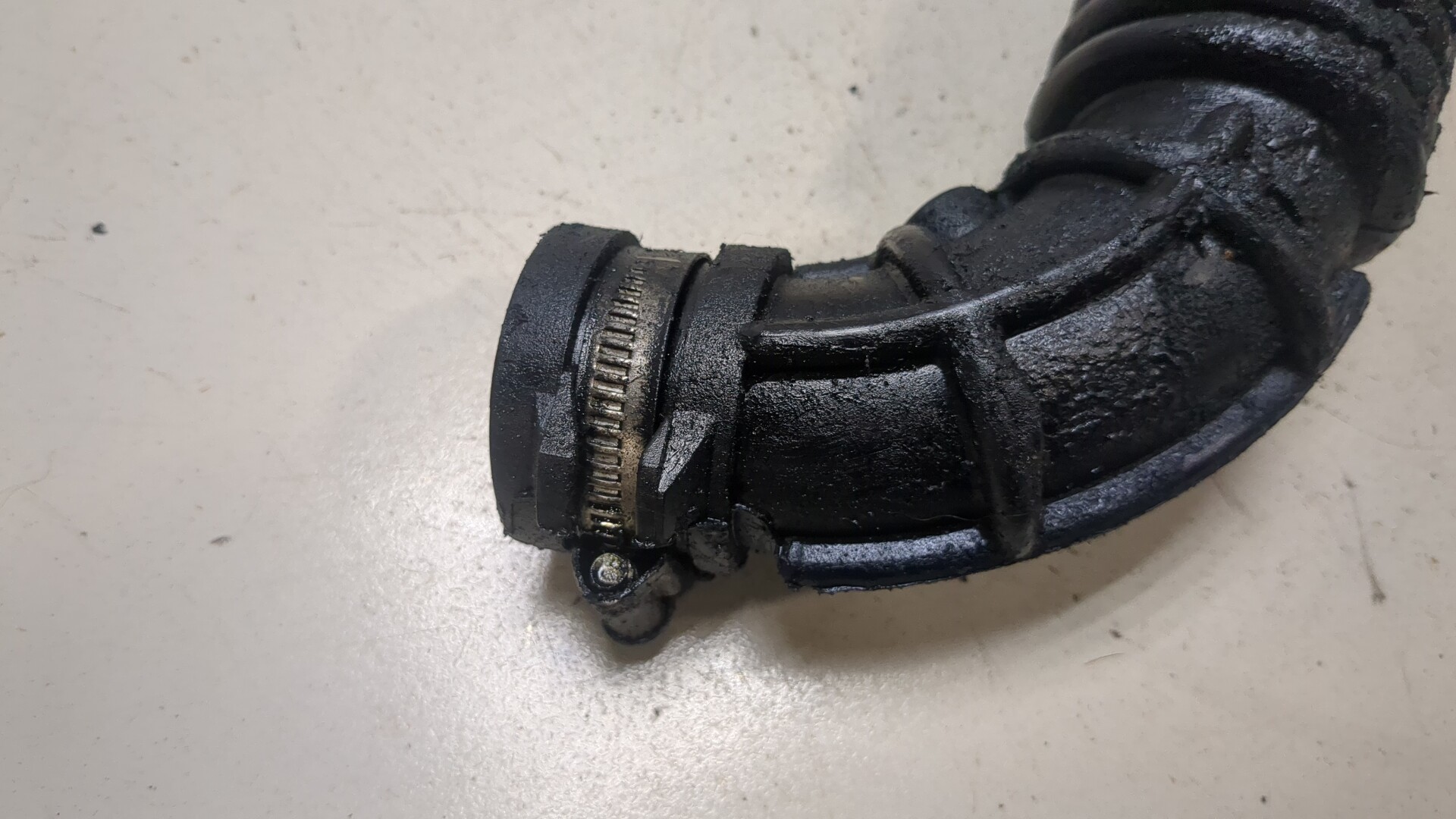 Патрубок воздушного фильтра