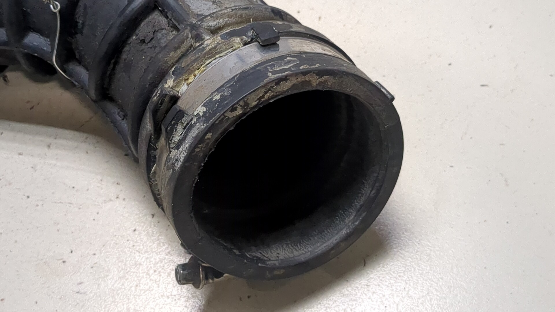 Патрубок воздушного фильтра