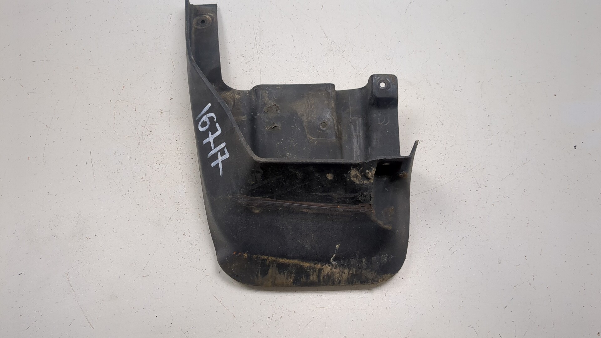 Брызговик задний левый