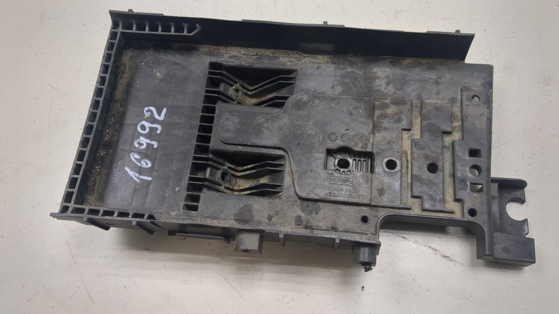 Площадка под аккумулятор (АКБ)