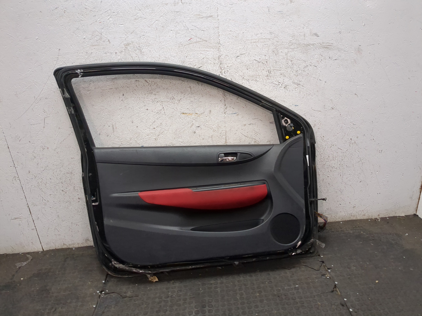 Дверь передняя левая