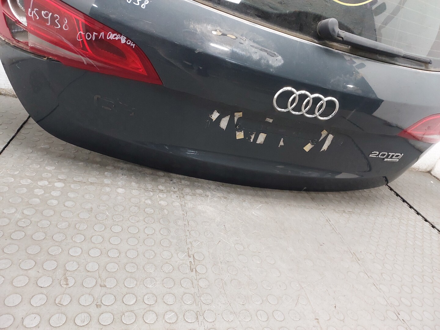 Дверь багажника