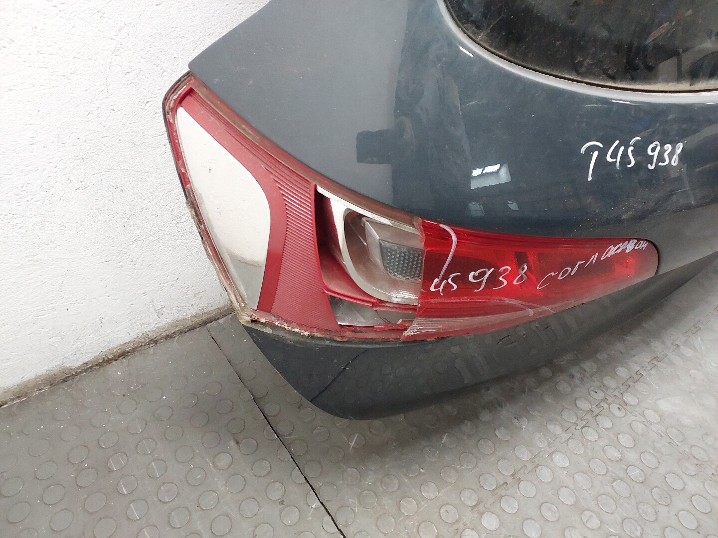 Дверь багажника