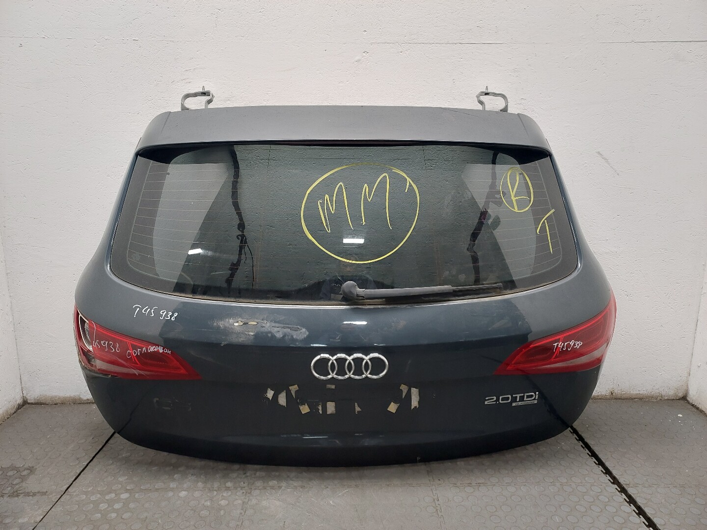 Дверь багажника