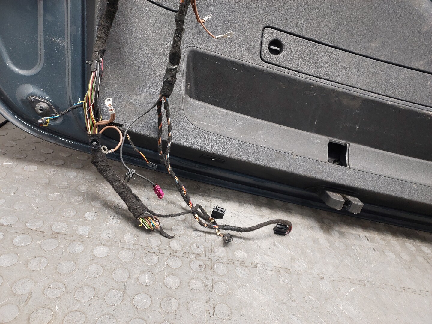 Дверь багажника