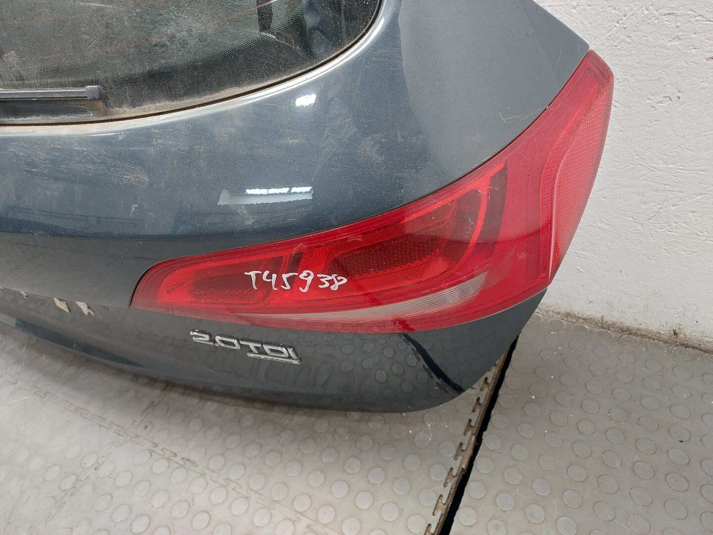 Дверь багажника