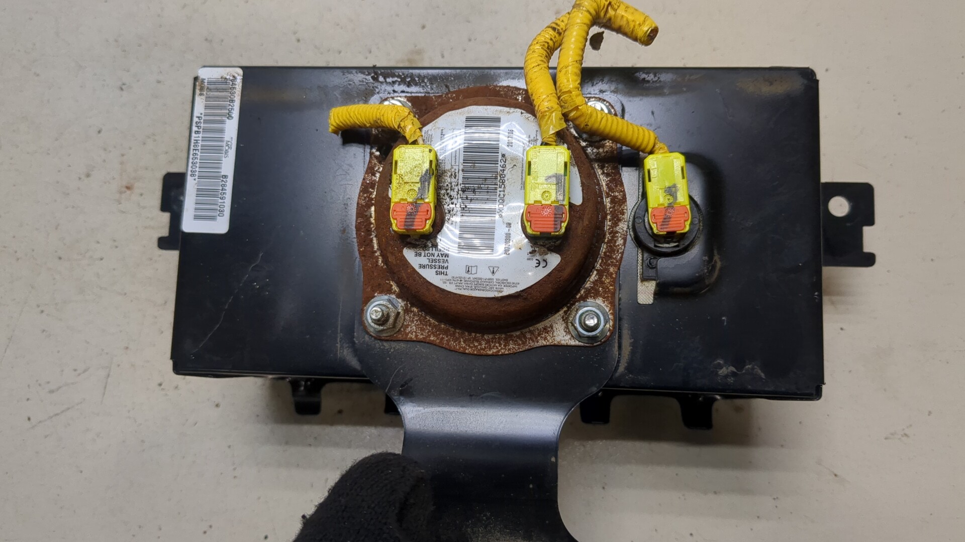 Подушка безопасности пассажирская (в торпедо)