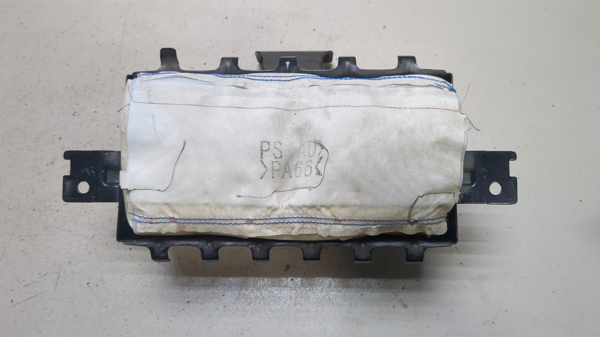 Подушка безопасности пассажирская (в торпедо)