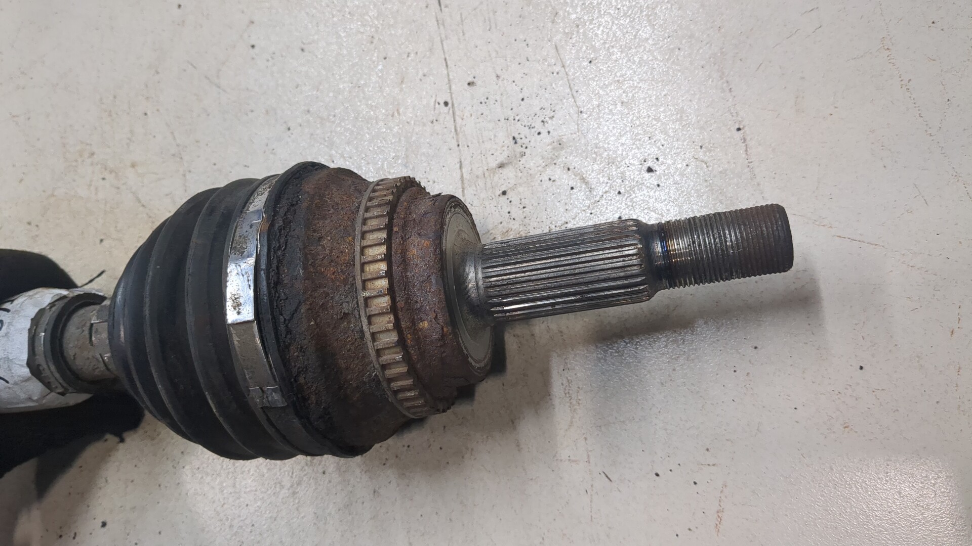 Полуось передняя левая