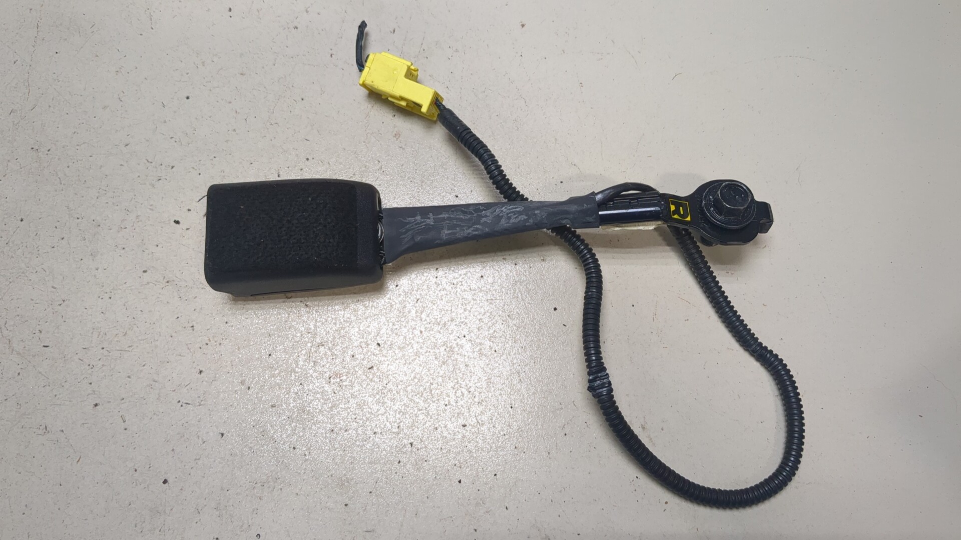 Ответная часть ремня безопасности