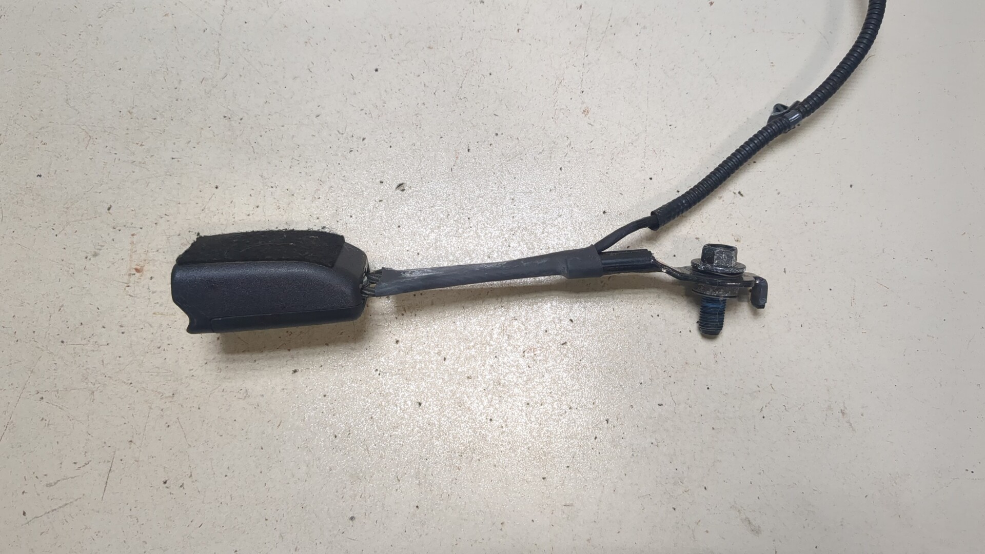 Ответная часть ремня безопасности