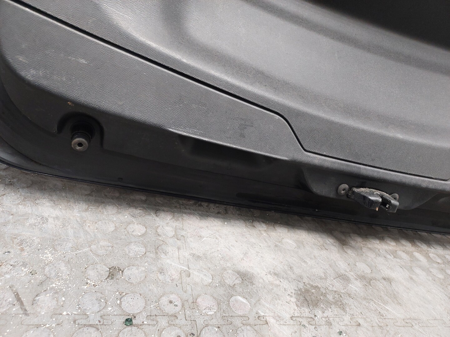 Дверь багажника