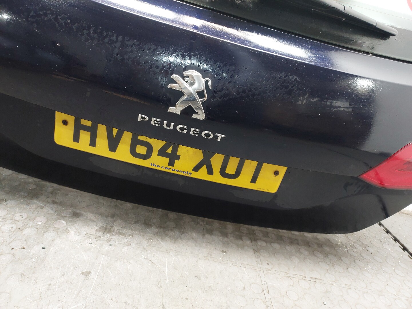 Дверь багажника