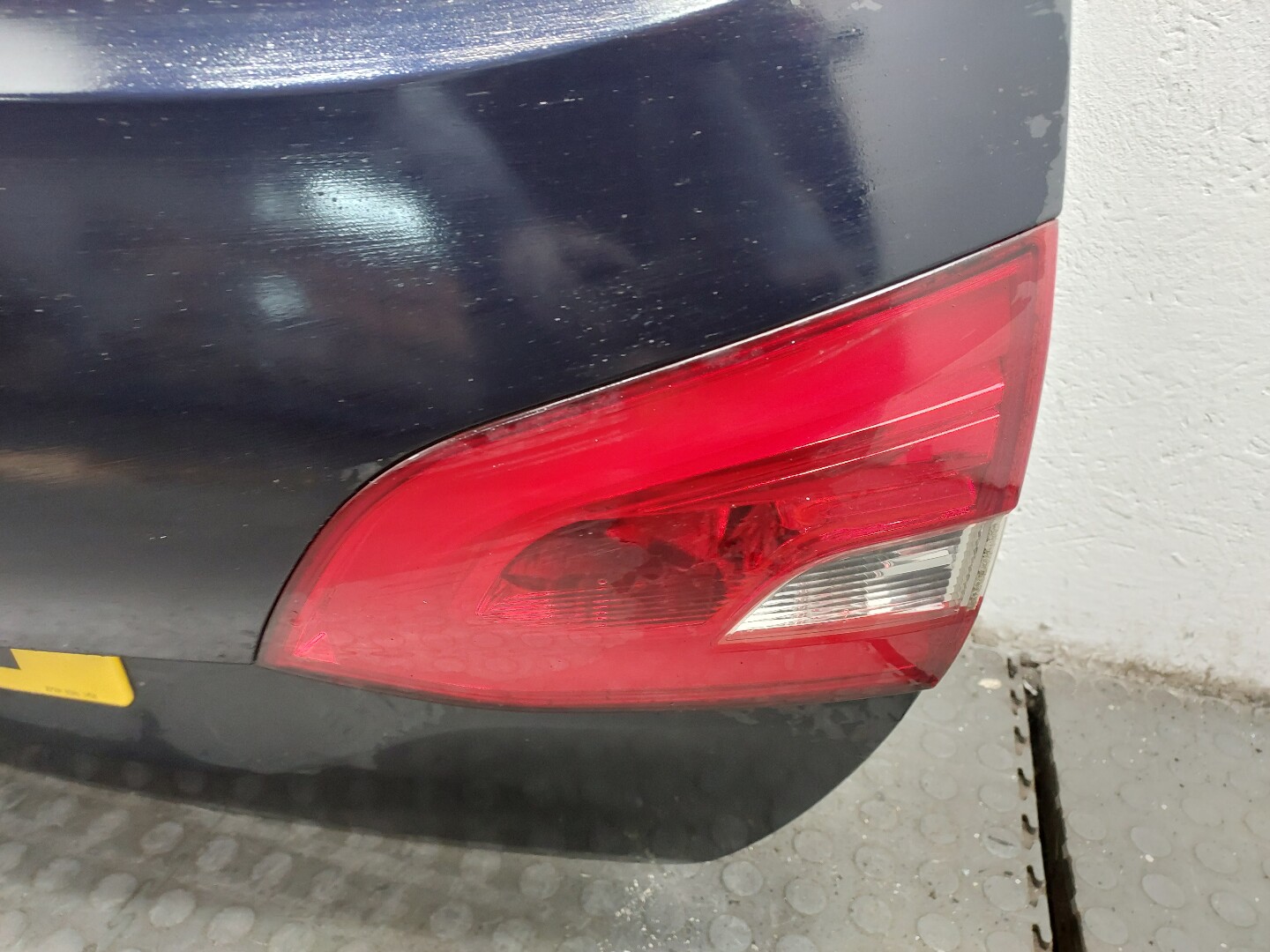 Дверь багажника