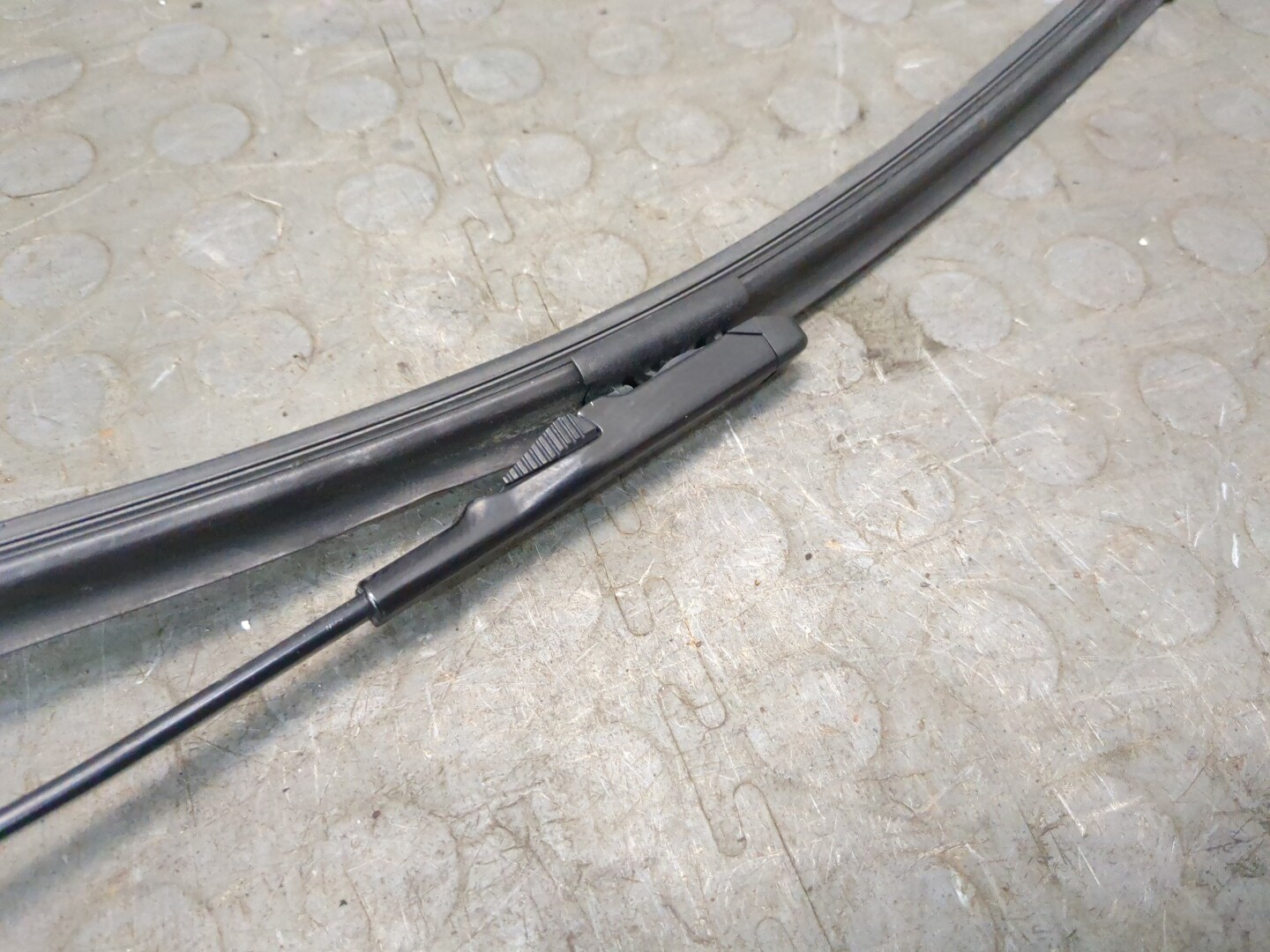 Поводок стеклоочистителя передний правый