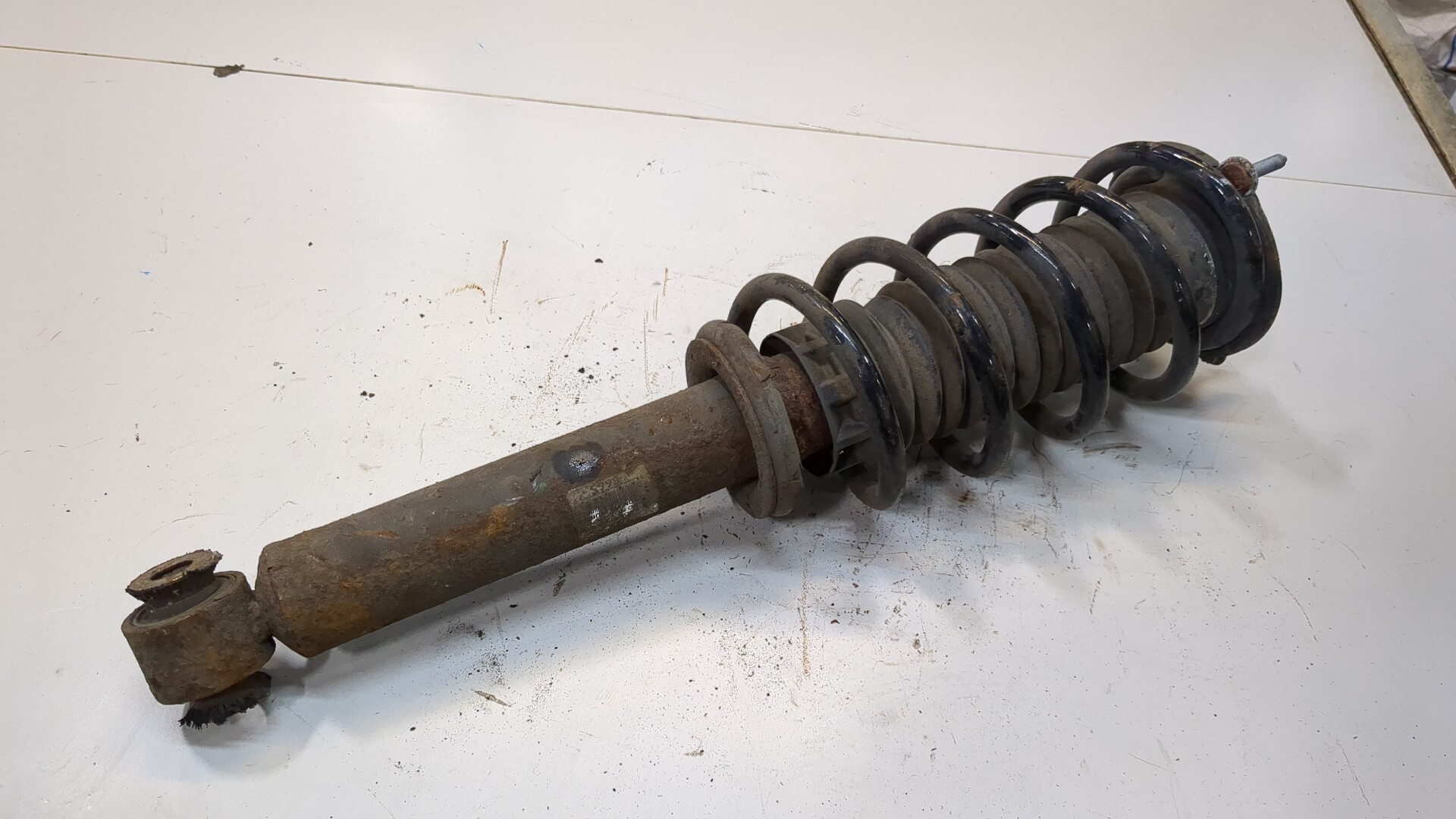 Амортизатор передний