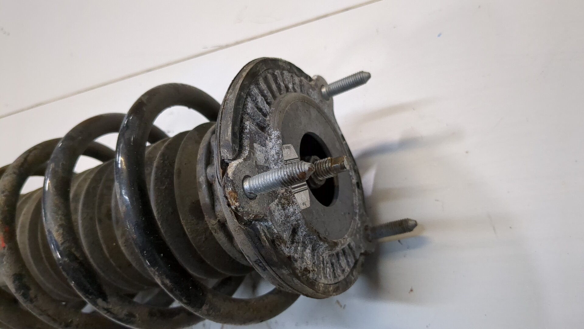 Амортизатор передний