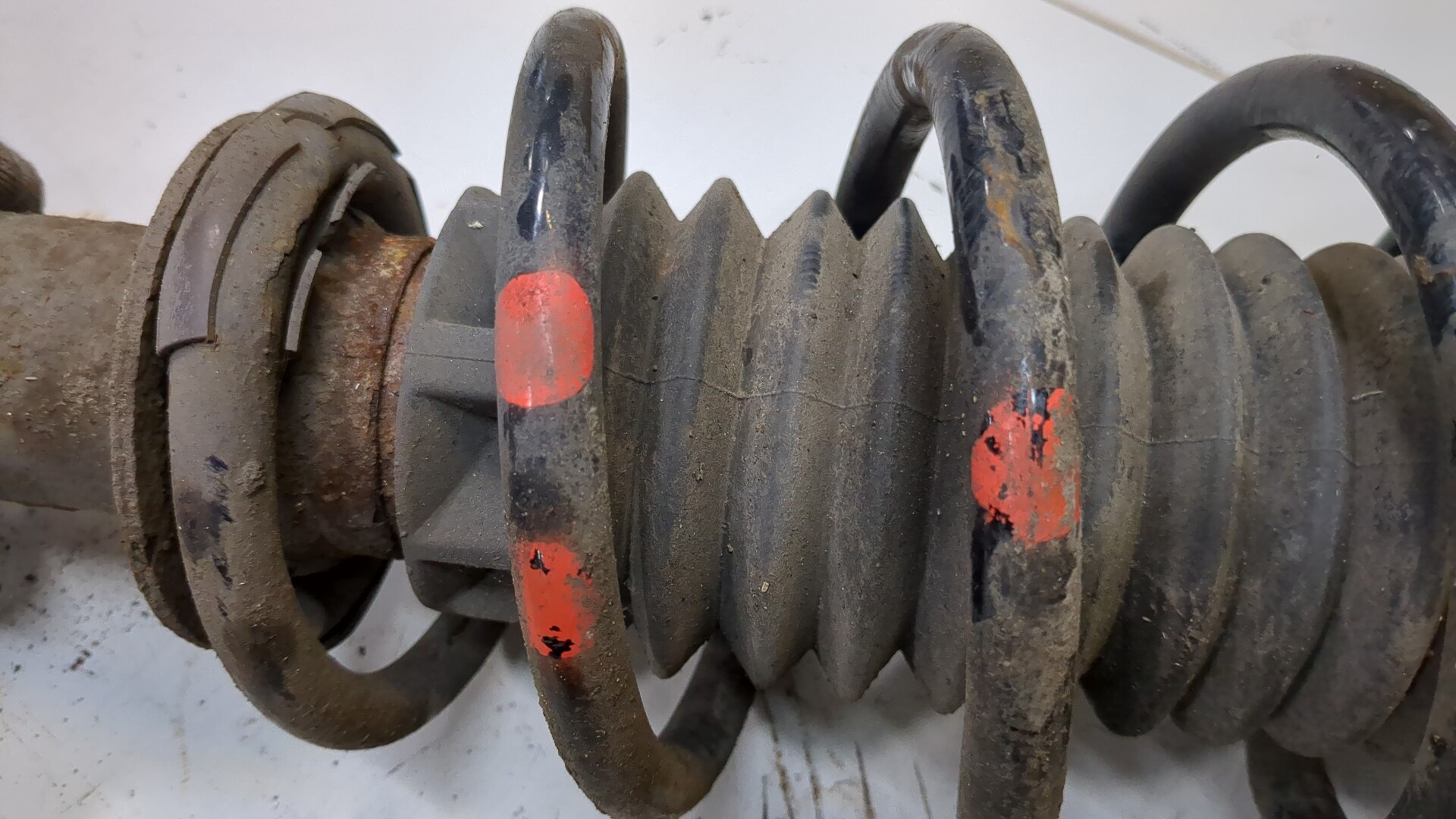 Амортизатор передний