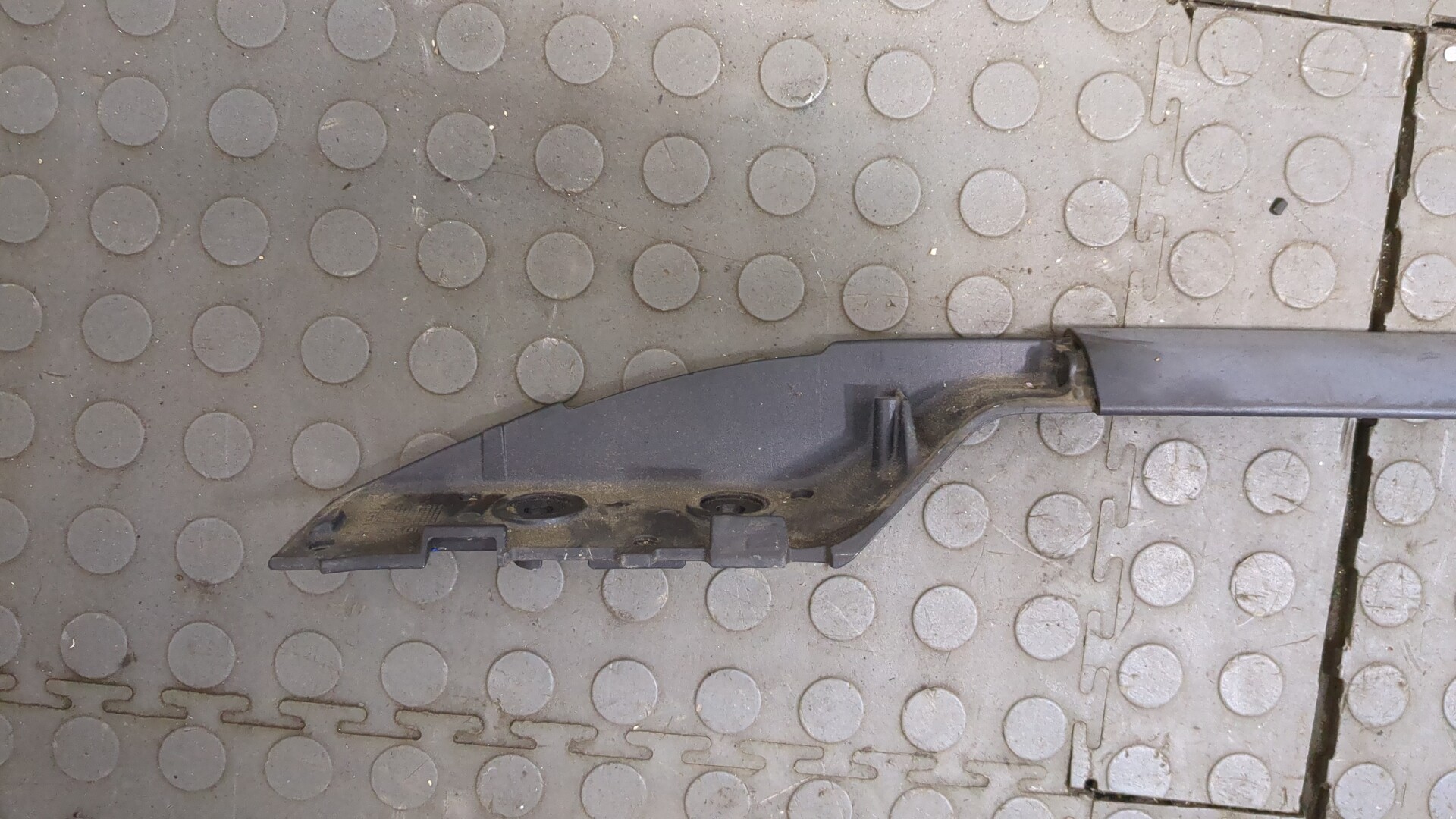 Рейлинг (релинг) правый (планка на крышу)