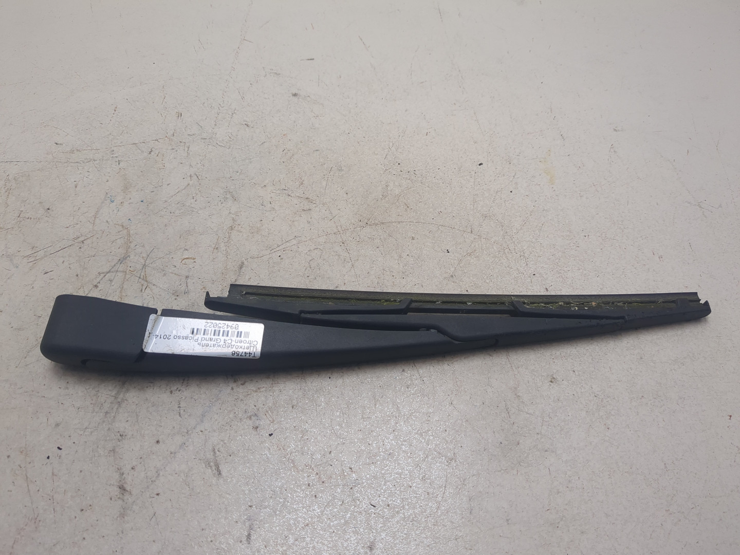 Поводок стеклоочистителя заднего