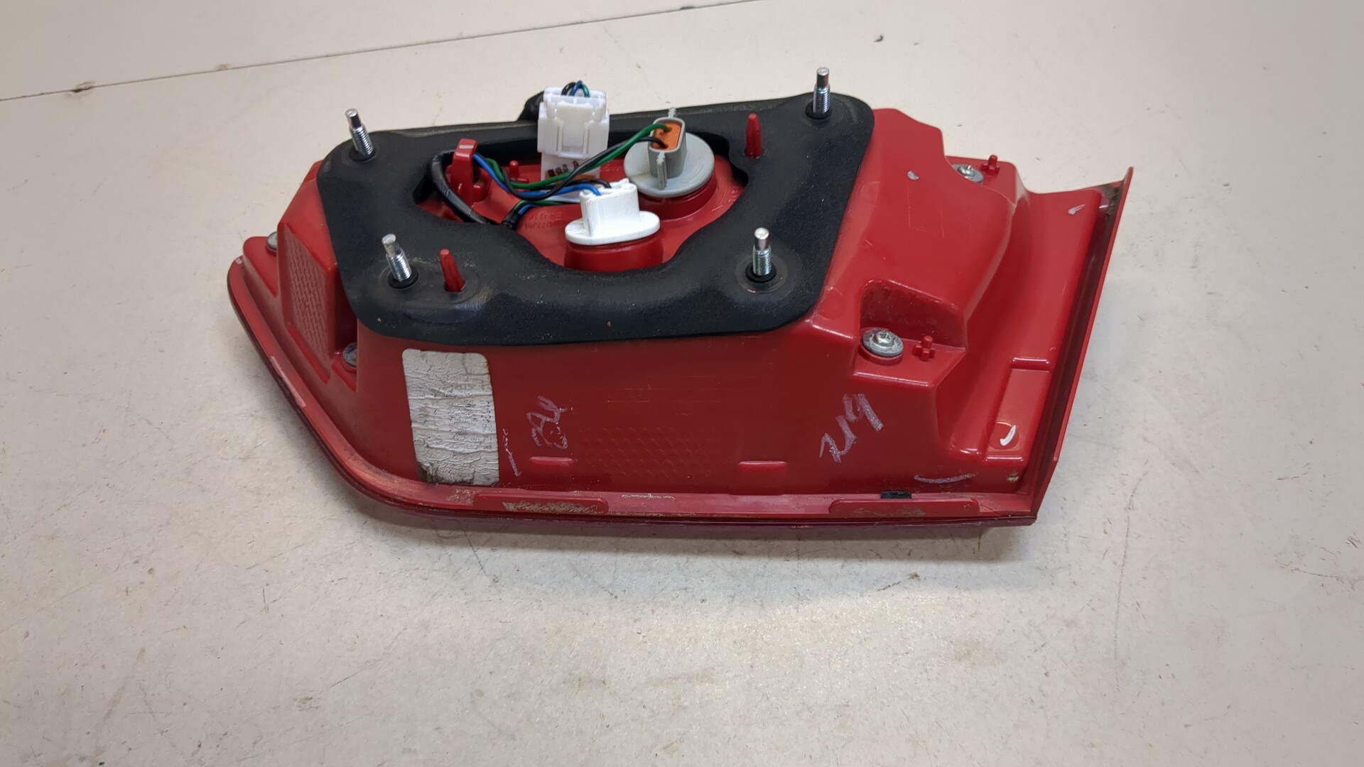 Фонарь задний внутренний левый