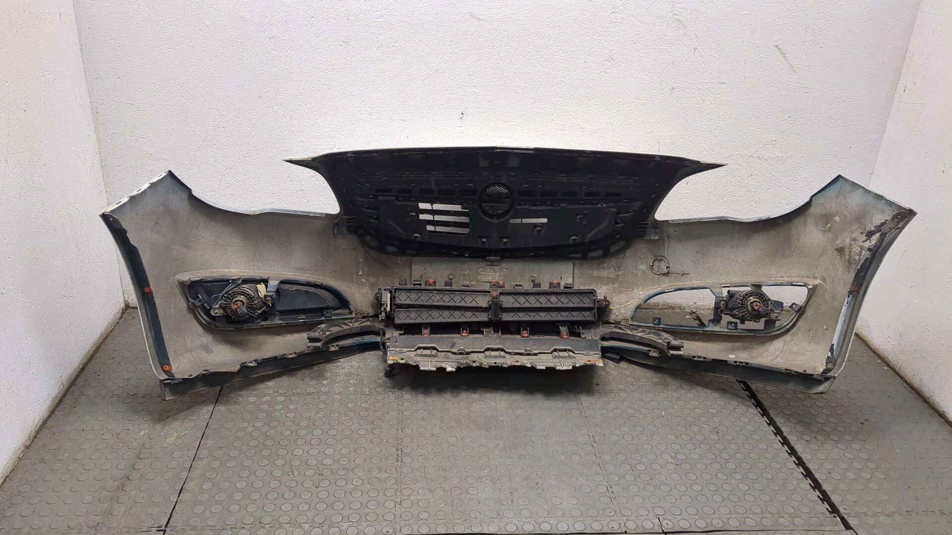 Бампер передний