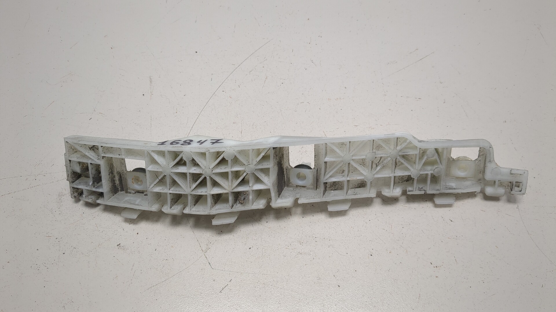 Кронштейн заднего бампера правый