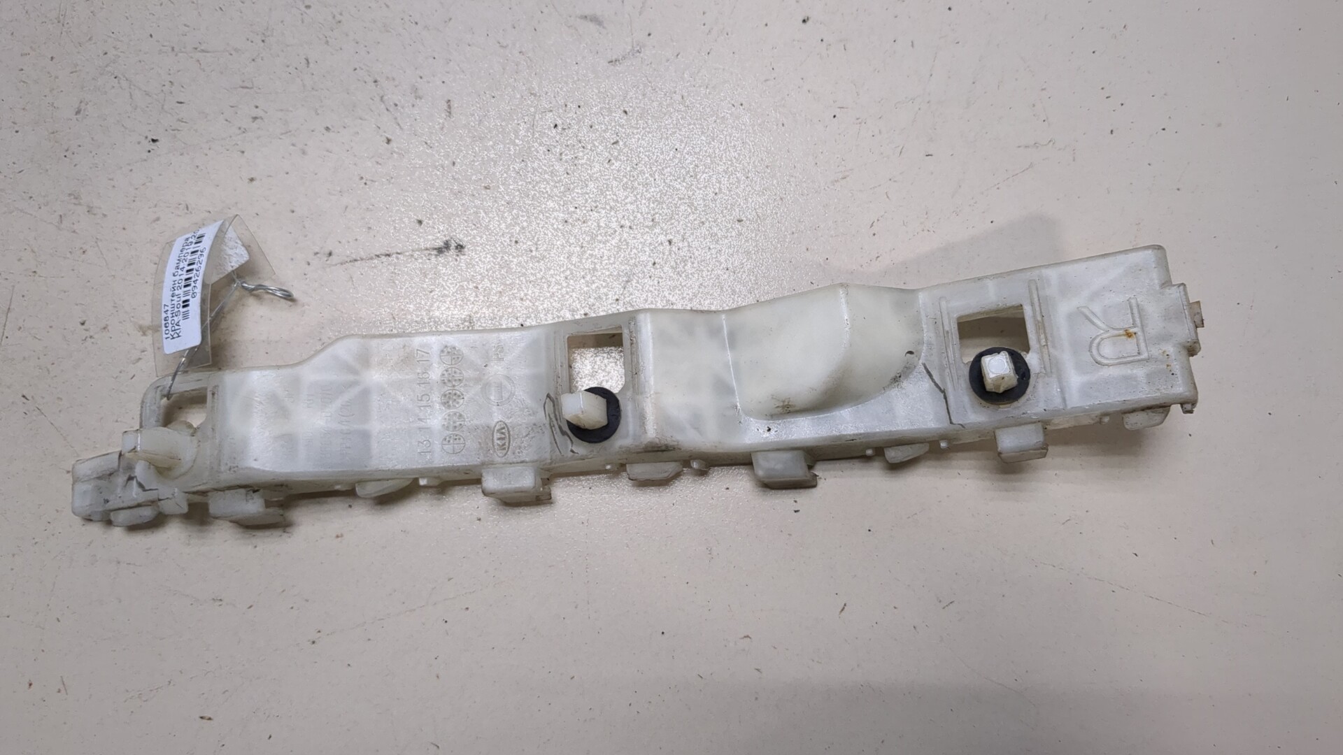 Кронштейн заднего бампера правый