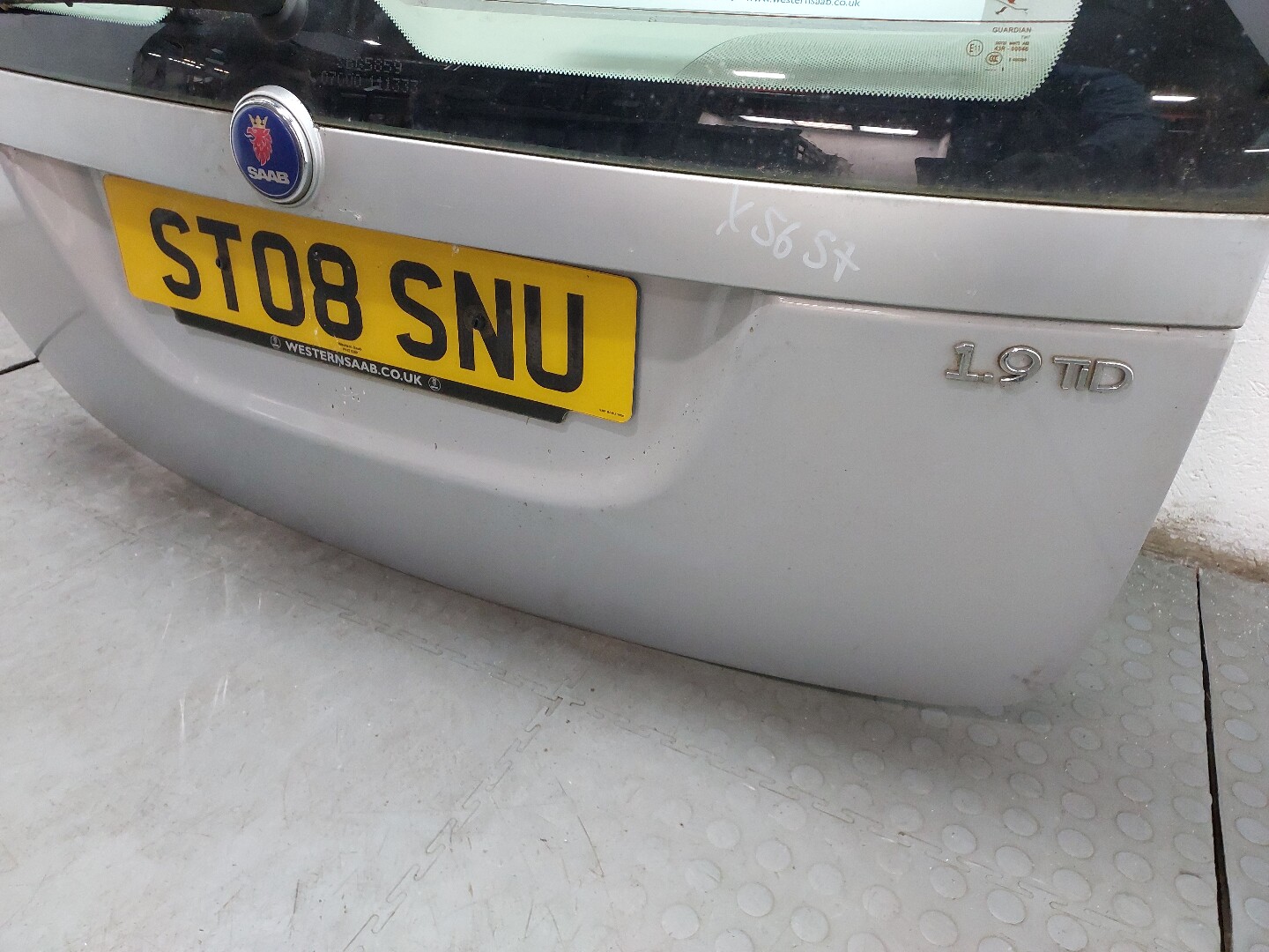 Дверь багажника