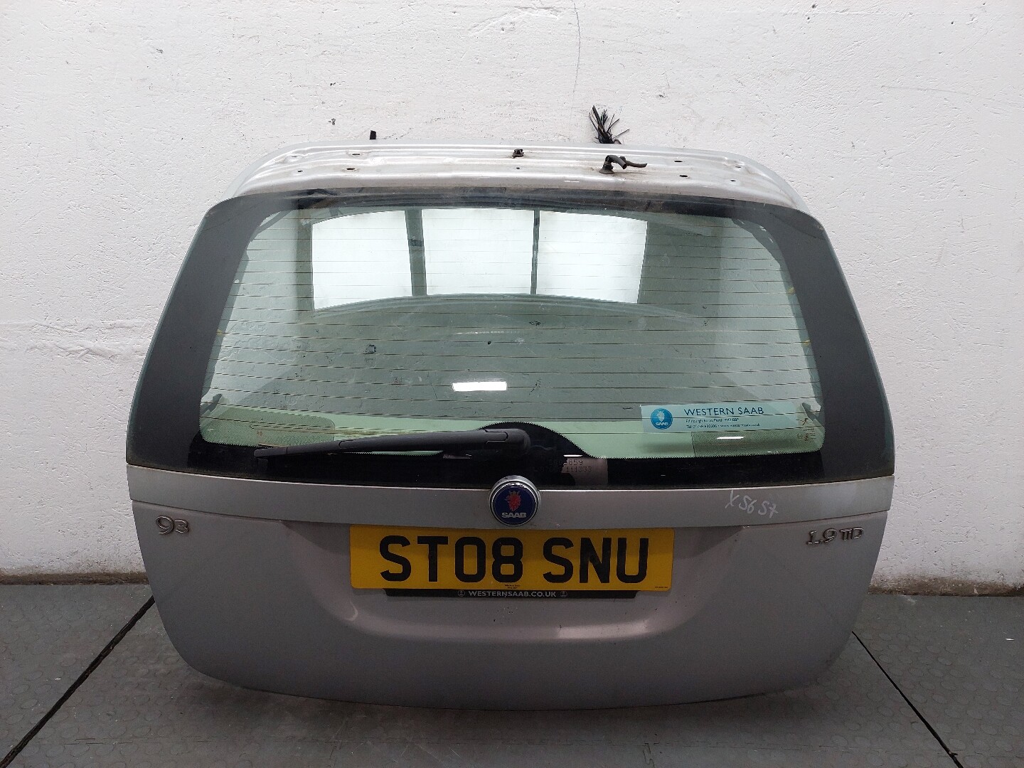 Дверь багажника