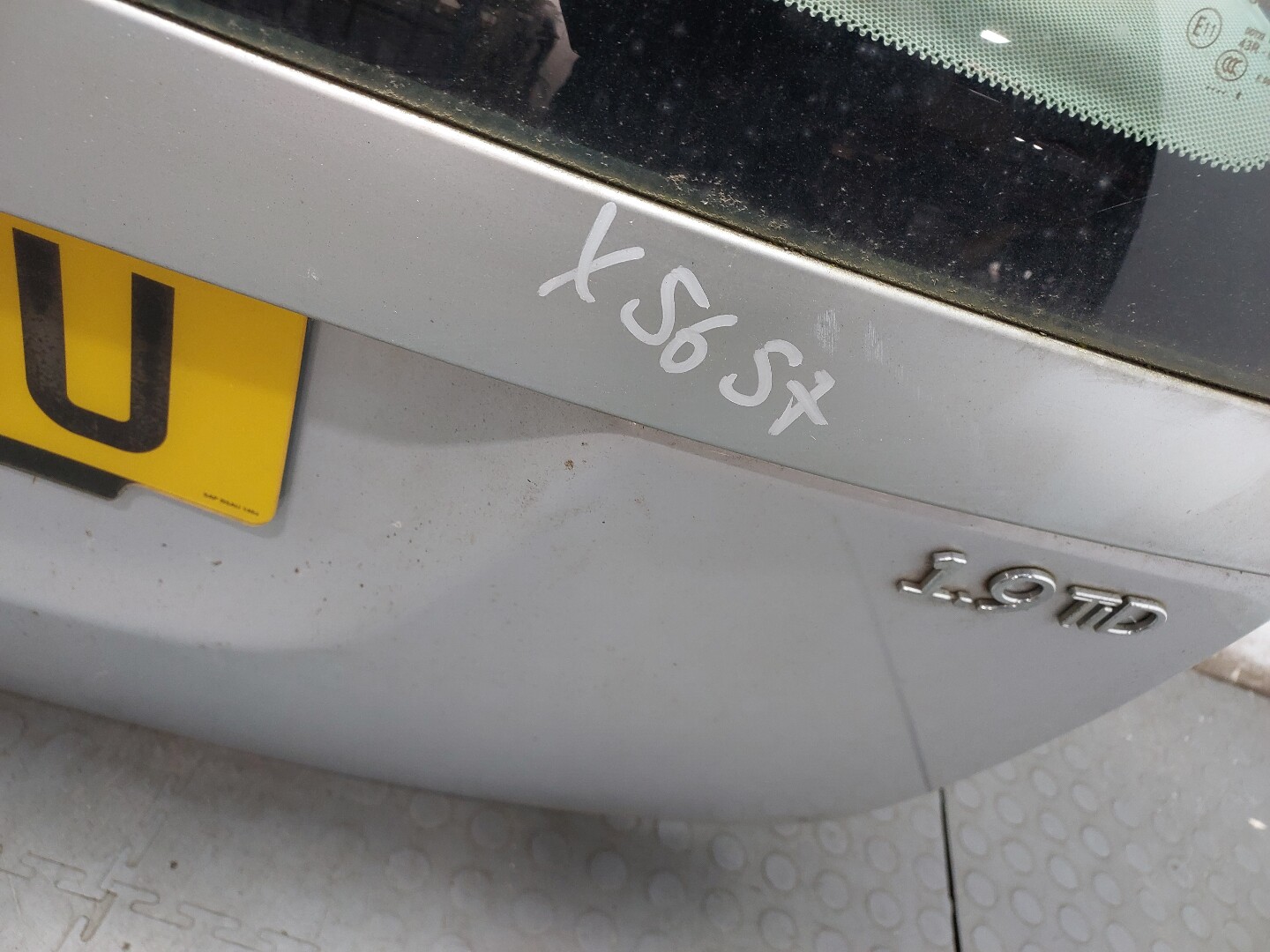 Дверь багажника