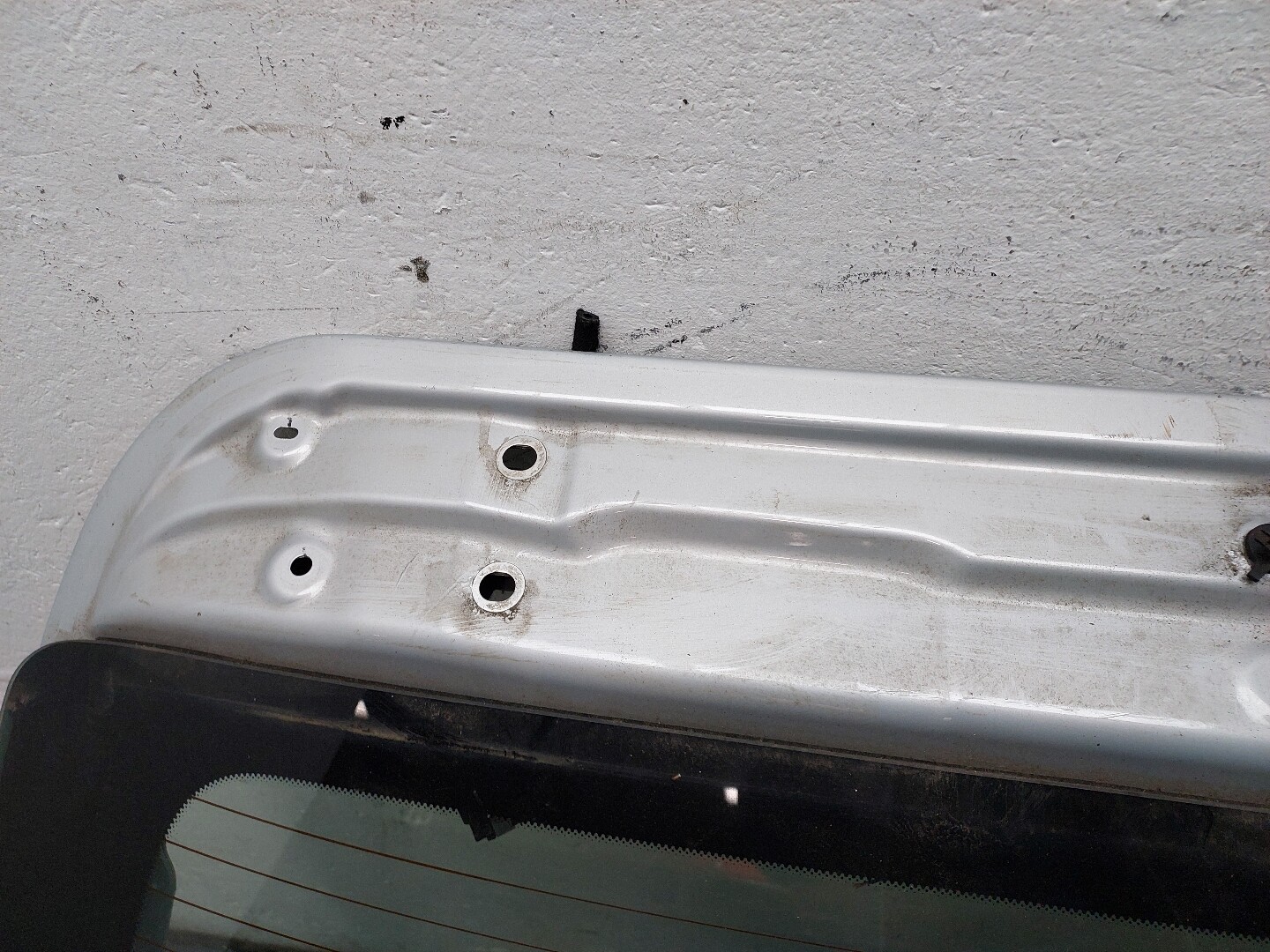 Дверь багажника