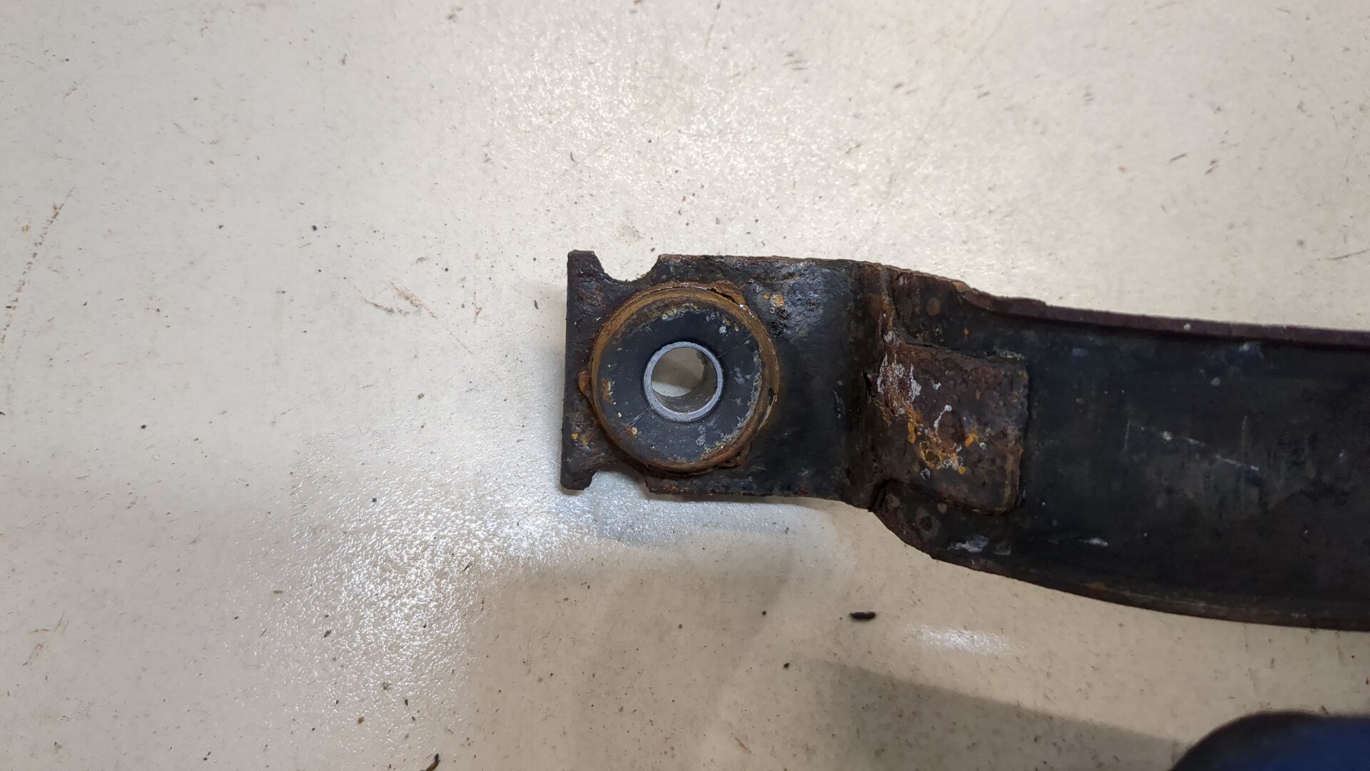 Лента крепления бензобака