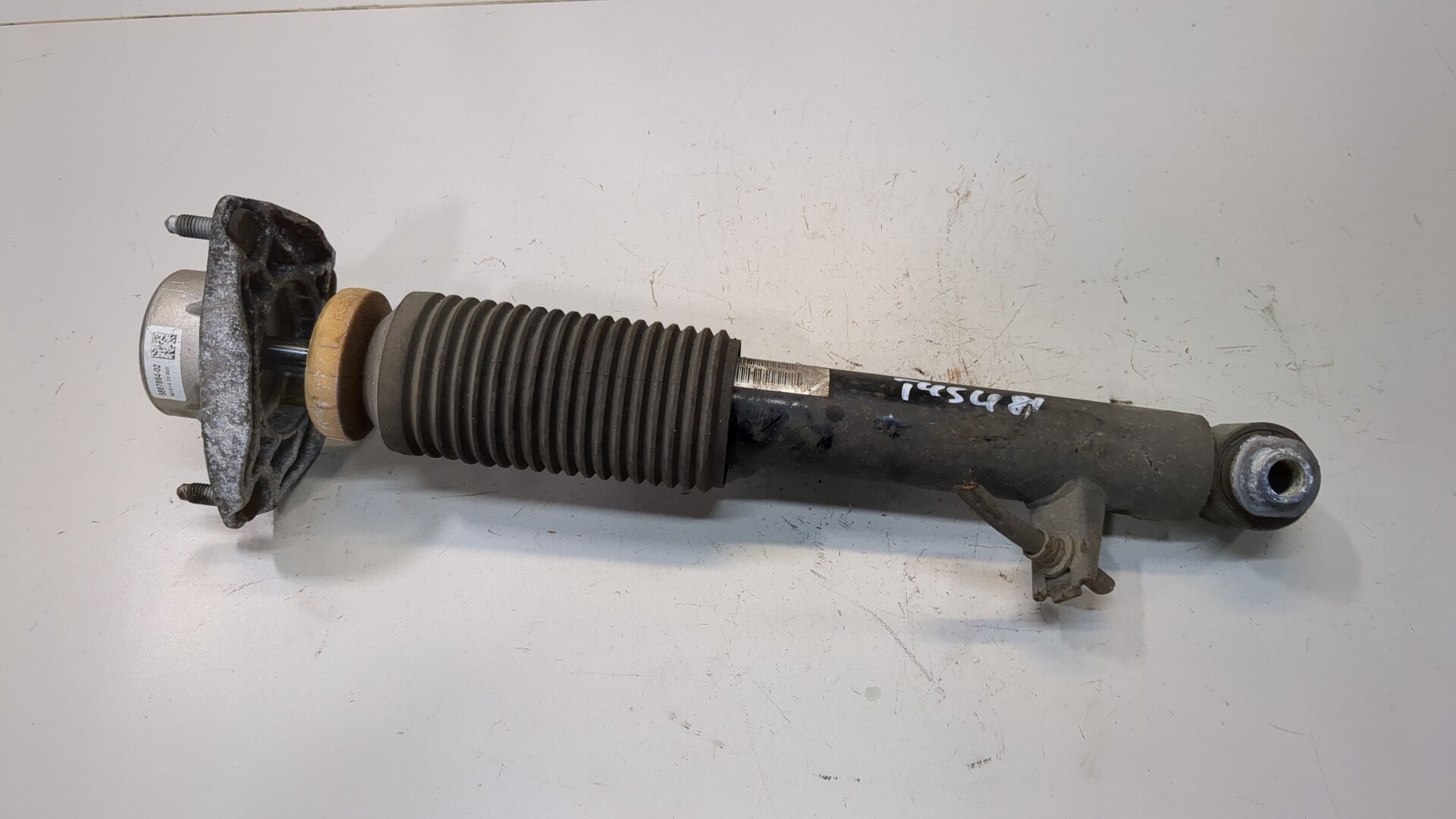 Амортизатор задний левый