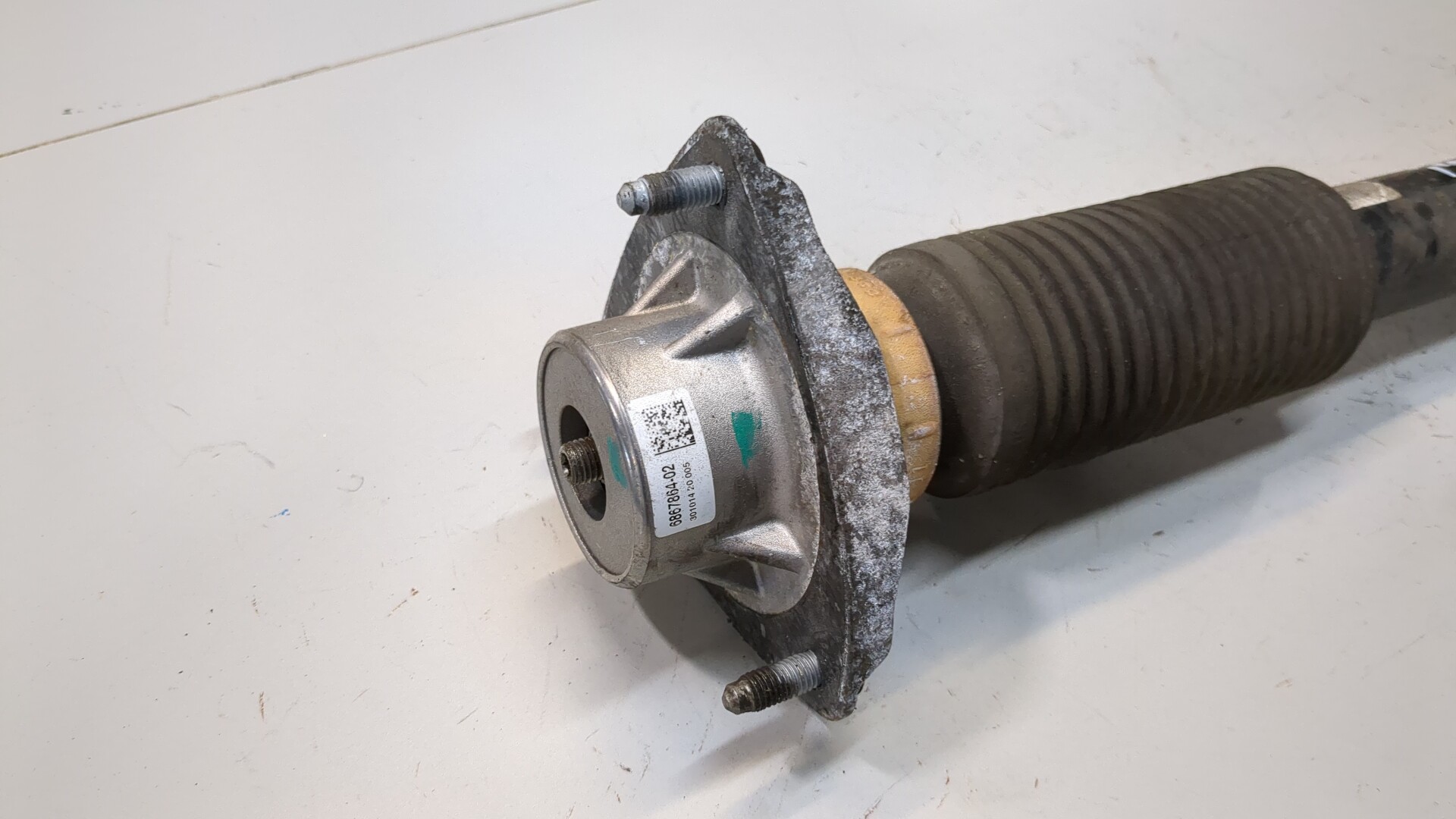 Амортизатор задний левый