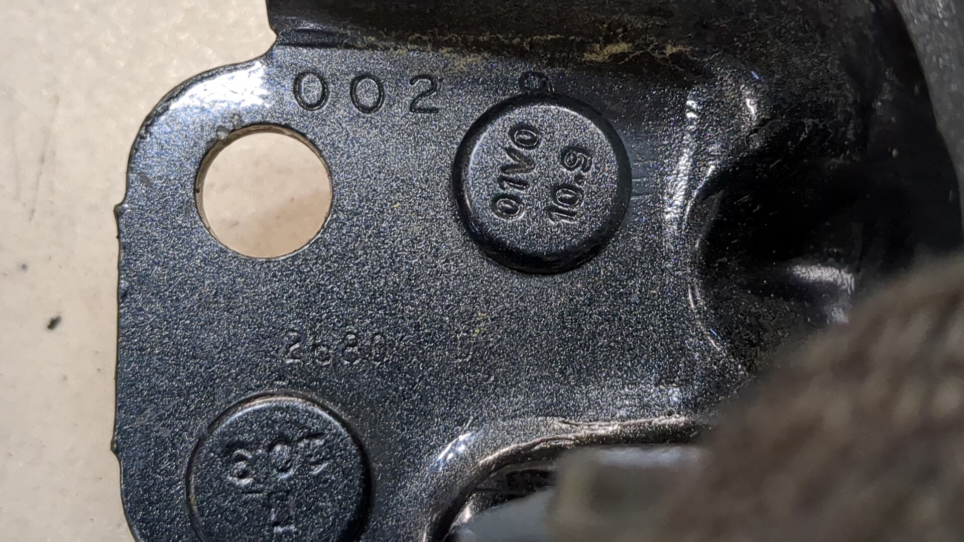 Петля двери