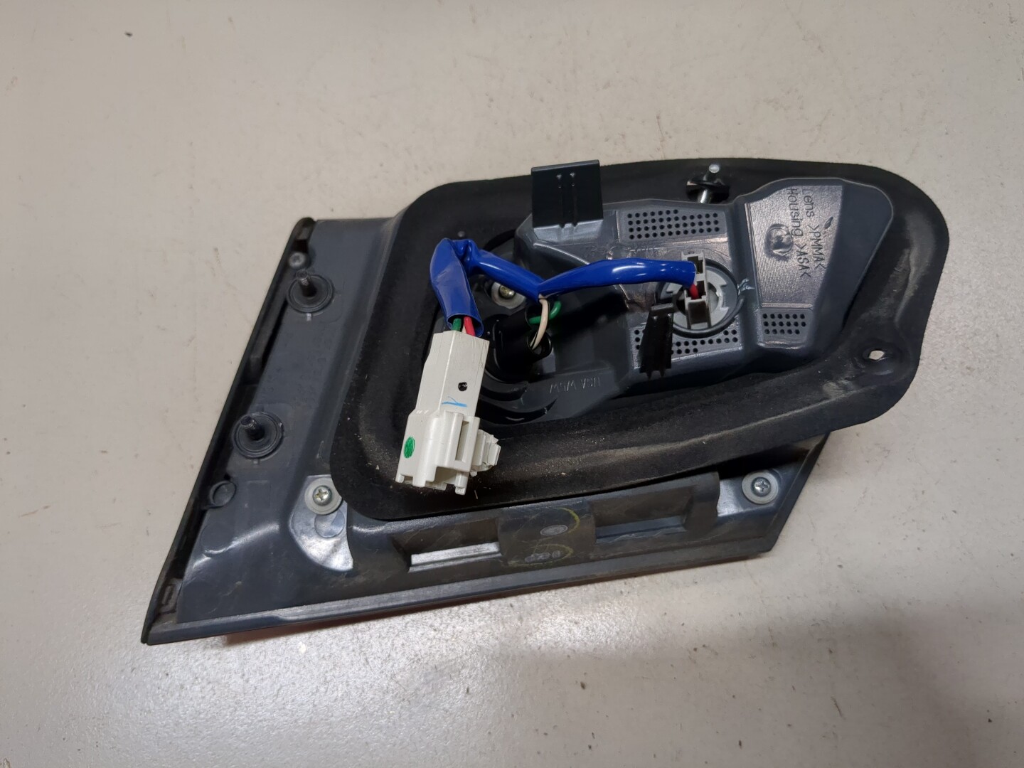 Фонарь задний внутренний левый