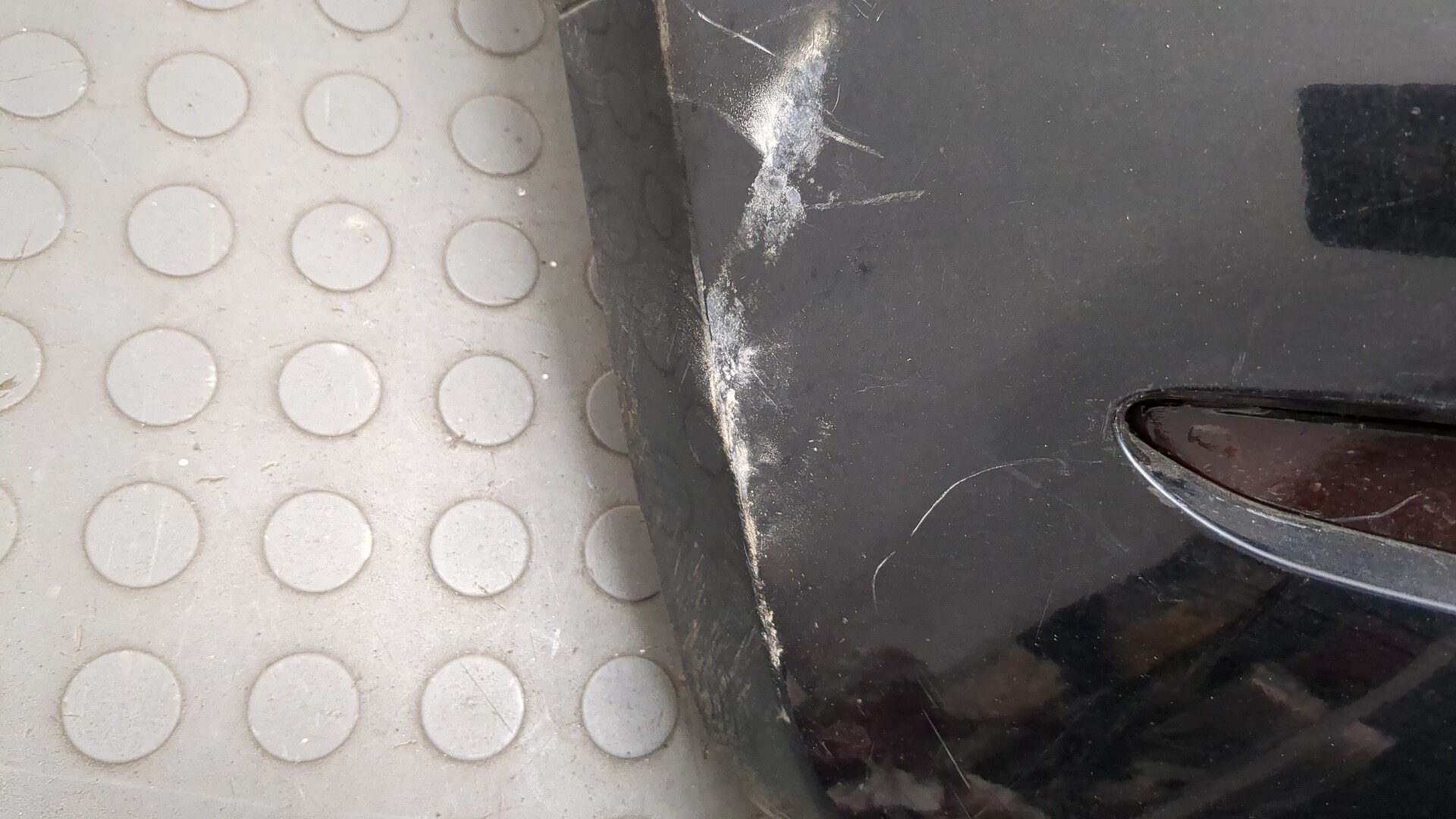 Бампер задний