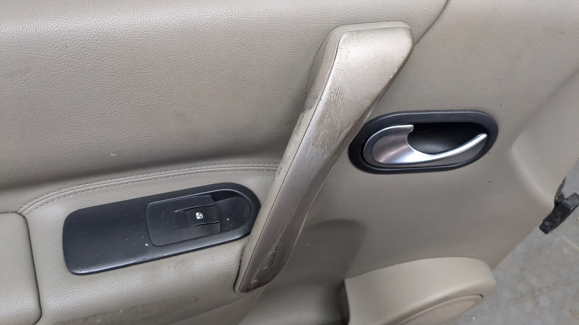 Дверь передняя левая