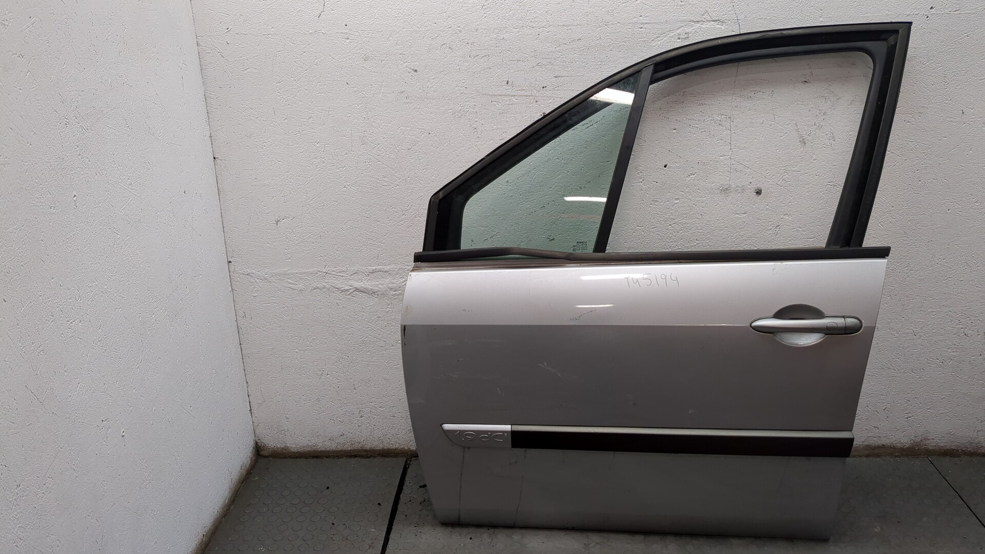 Дверь передняя левая