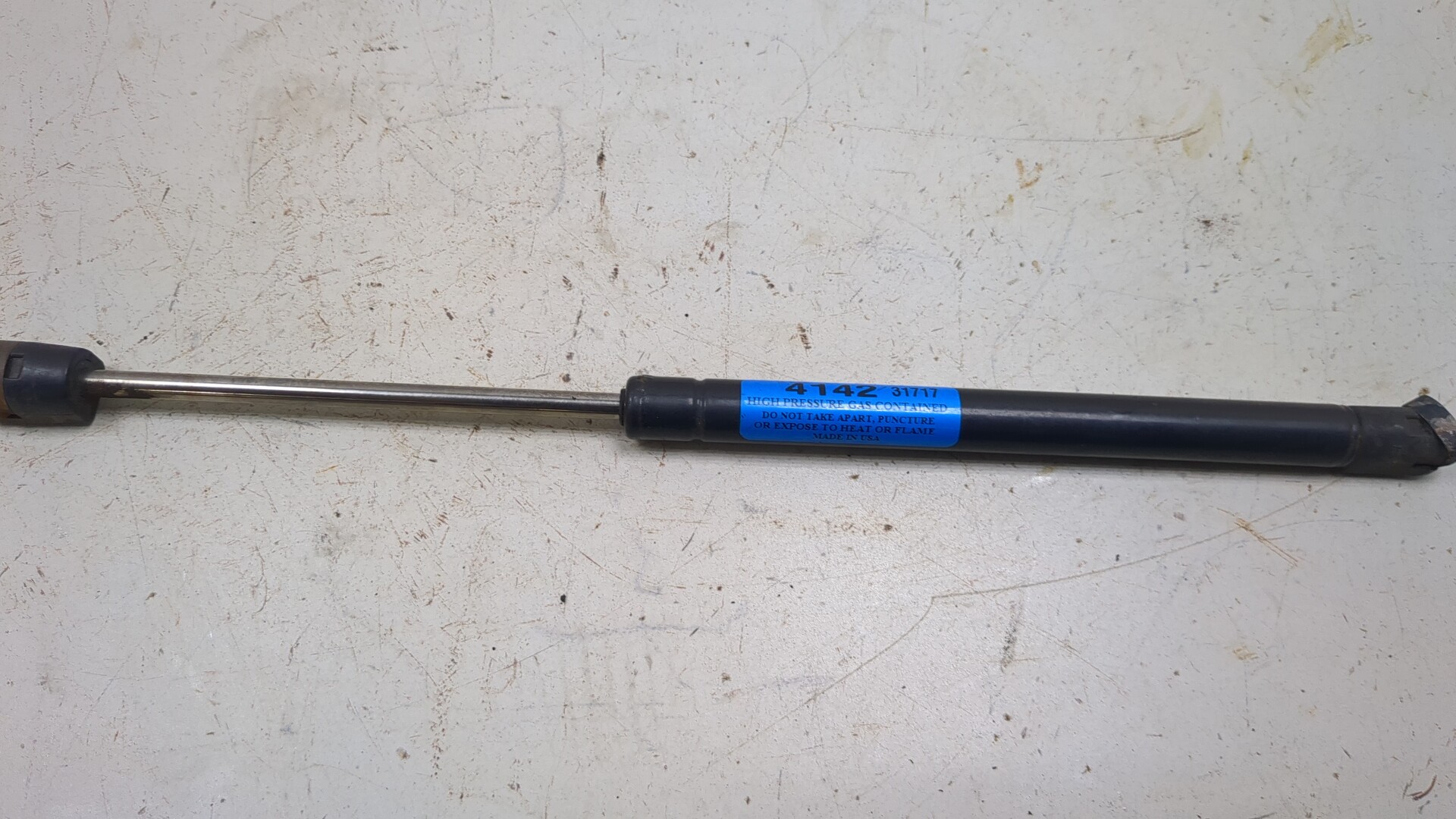 Амортизатор крышки багажника