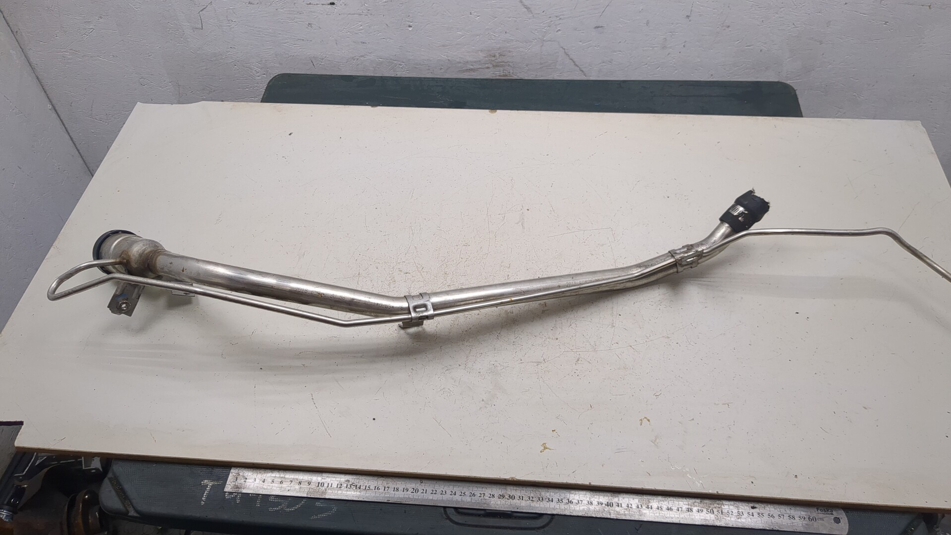 Горловина топливного бака