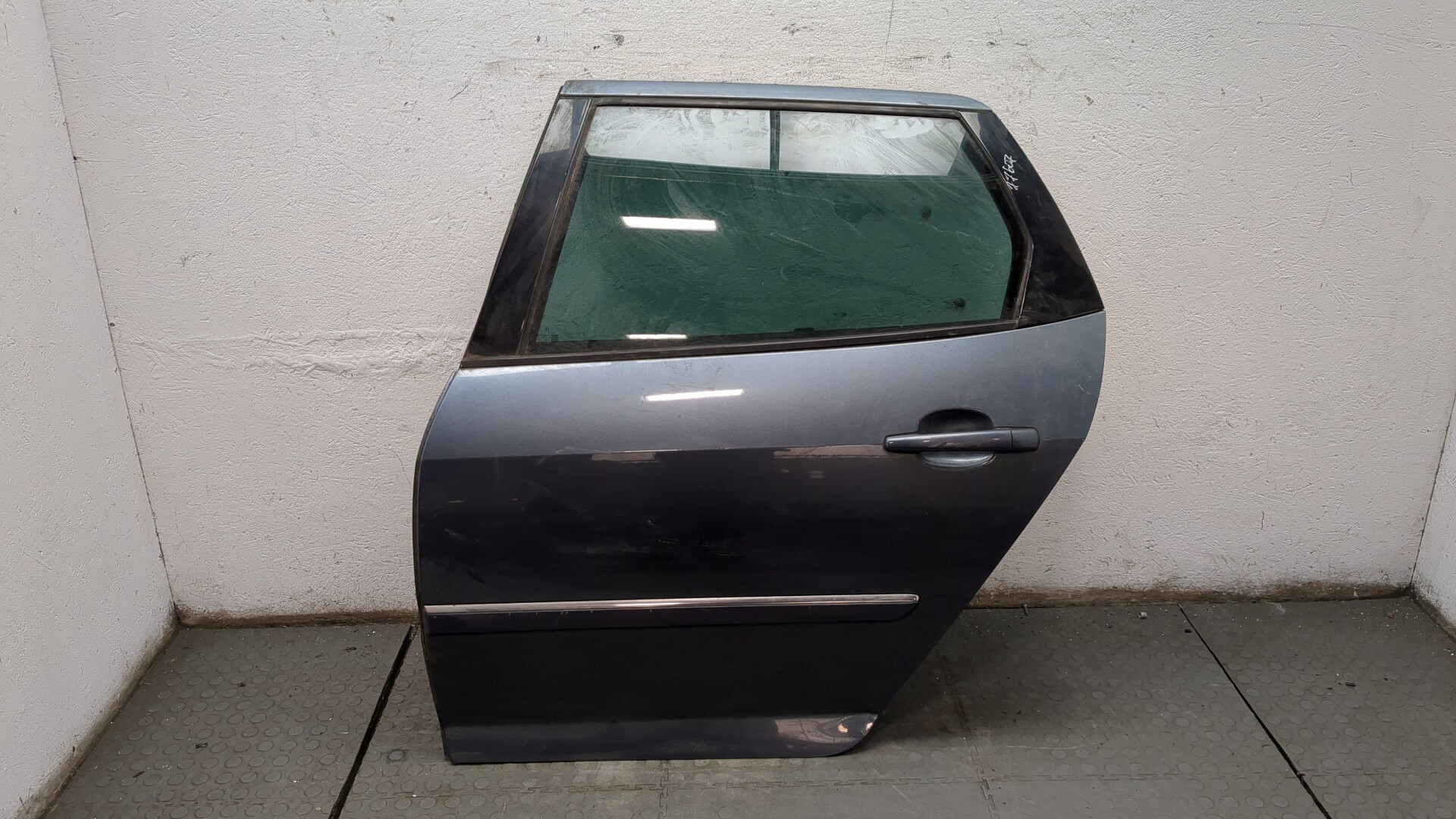 Дверь задняя левая